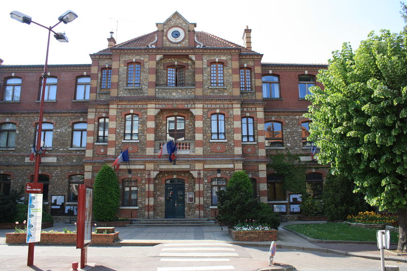 Soubor:Fresnes Town Hall 01.jpg