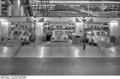 Bundesarchiv B 145 Bild-F038790-0035A, Wolfsburg, VW Autowerk, Käfer.jpg