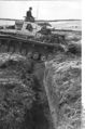 Bundesarchiv Bild 101I-219-0596-14, Russland-Mitte-Süd, Panzer im Vormarsch.jpg