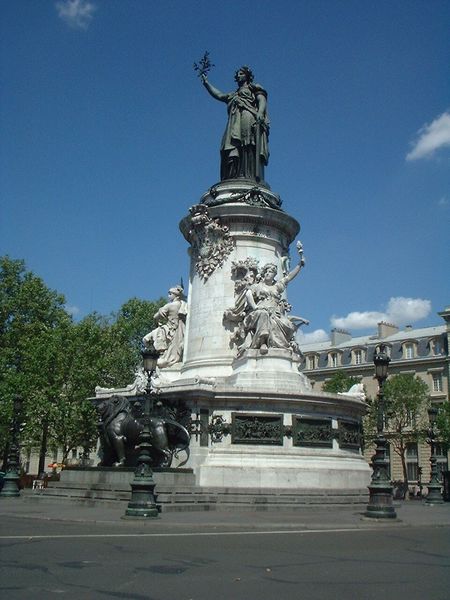 Soubor:Statue place République Paris.jpg