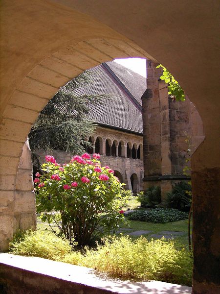 Soubor:Hildesheim-Dom-Cloister 02.JPG