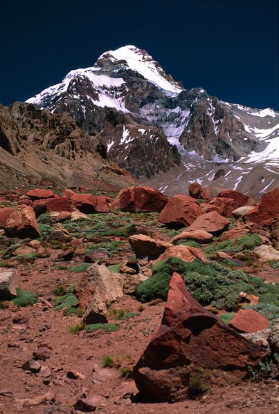 Soubor:Aconcagua from base.jpg