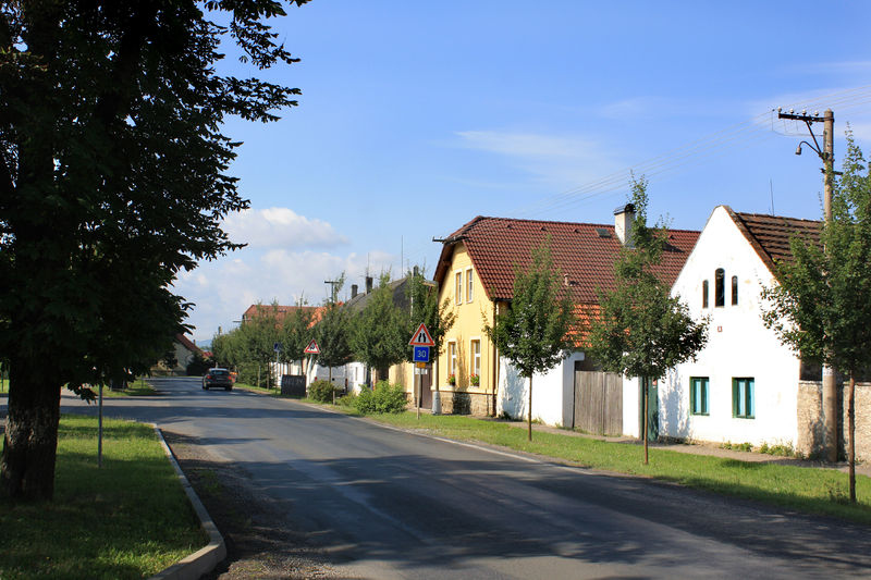 Soubor:Libomyšl, main street 2.jpg