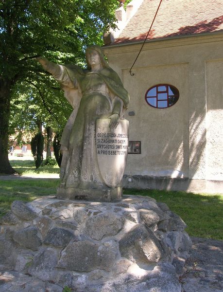 Soubor:Trebic slavice socha.jpg