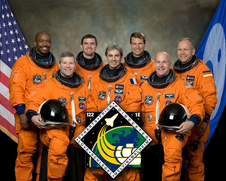 Soubor:STS-122crew.jpg