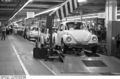 Bundesarchiv B 145 Bild-F038788-0006, Wolfsburg, VW Autowerk, Käfer.jpg