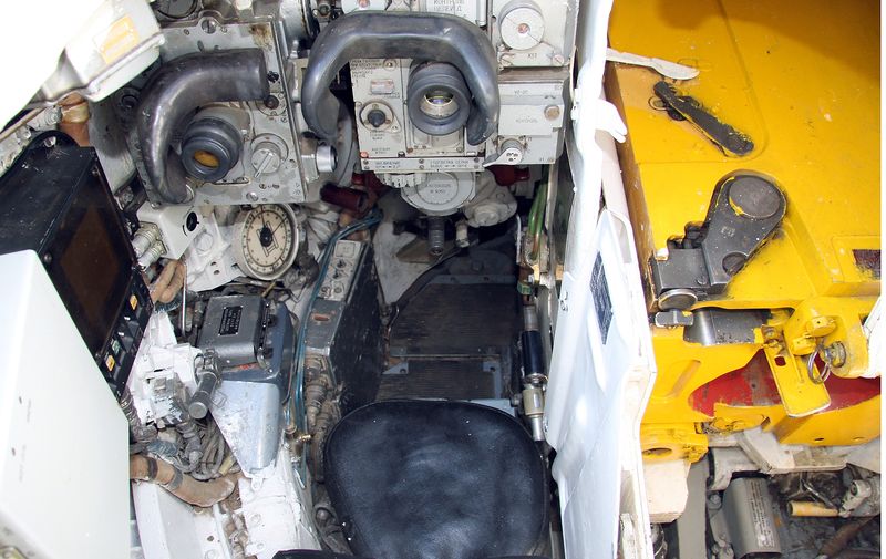 Soubor:T-80U tank interior-01.jpg