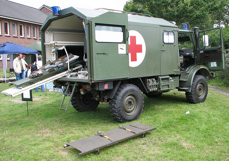 Soubor:Unimog Sanitaeter.jpg