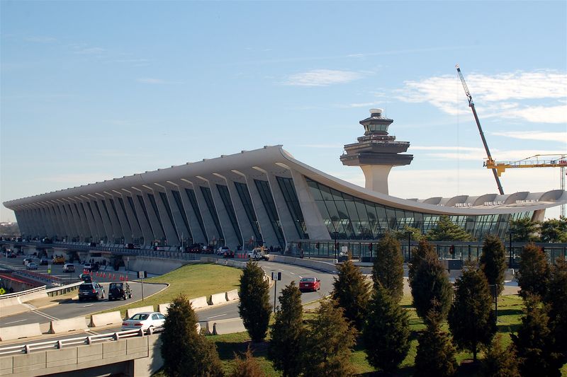 Soubor:Dulles Airport Terminal.jpg