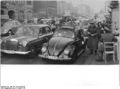 Bundesarchiv Bild 183-C0104-0009-001, Berlin, Grenzübergang Chausseestraße, West-Berliner Besucher.jpg