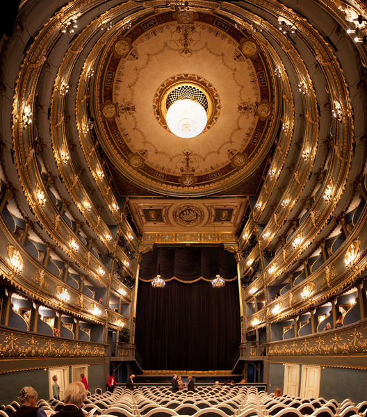 Soubor:Praha-opera.jpg