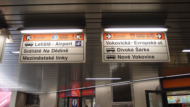 Soubor:NVeleslavín metro station 2016Z05.JPG