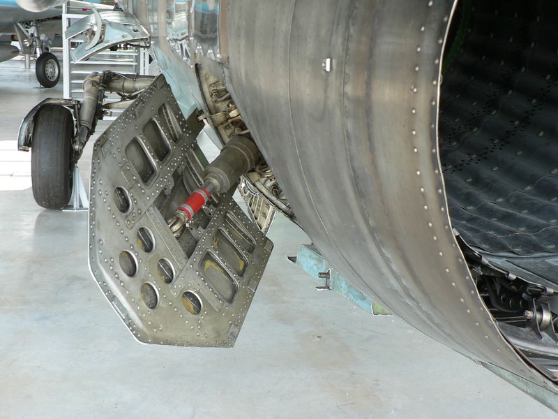 Soubor:MiG-23 airbrake detail.jpg