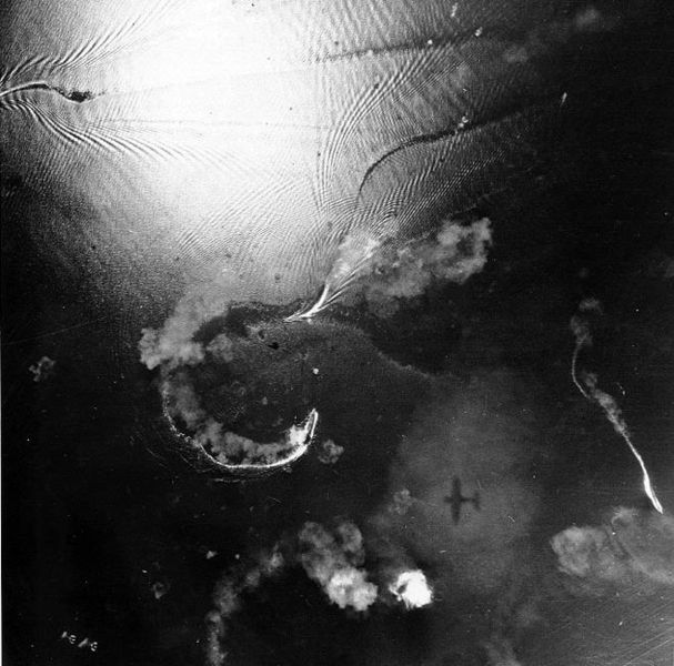 Soubor:Yamato at Sibuyan Sea.jpg