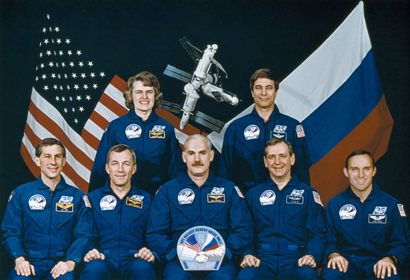 Soubor:STS-79 crew.jpg