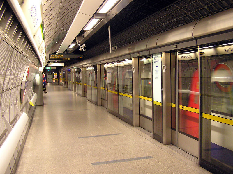 Soubor:Westminster.tube.station.jubilee.arp.jpg