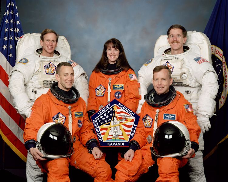 Soubor:STS-104 crew.jpg