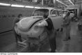 Bundesarchiv B 145 Bild-F038795-0007, Wolfsburg, VW Autowerk, Käfer.jpg