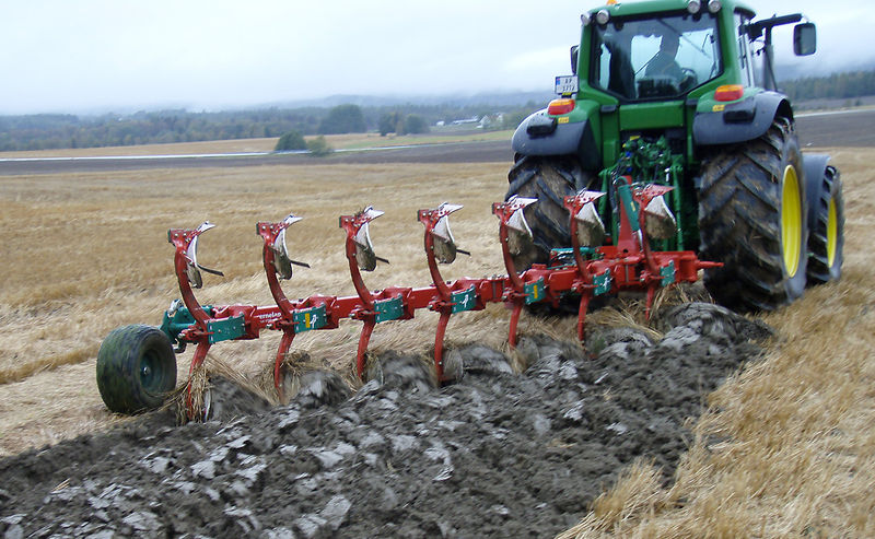 Soubor:Plowing ecomat.jpg