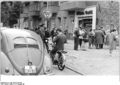 Bundesarchiv Bild 183-85426-0001, Berlin, Mauerbau, Elsenstraße.jpg