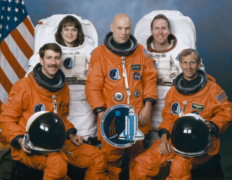 Soubor:STS-80 crew.jpg