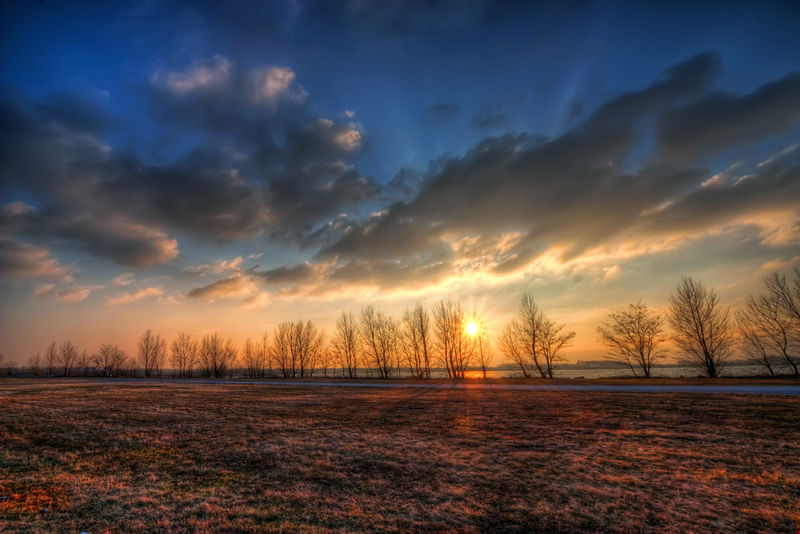 Soubor:Another sunset over Danube-theodevil.jpg