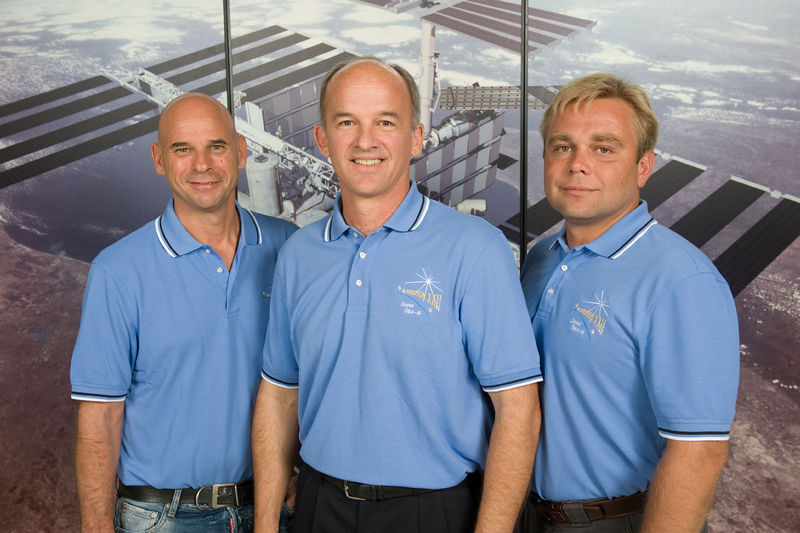 Soubor:Soyuz TMA-16 crew.jpg