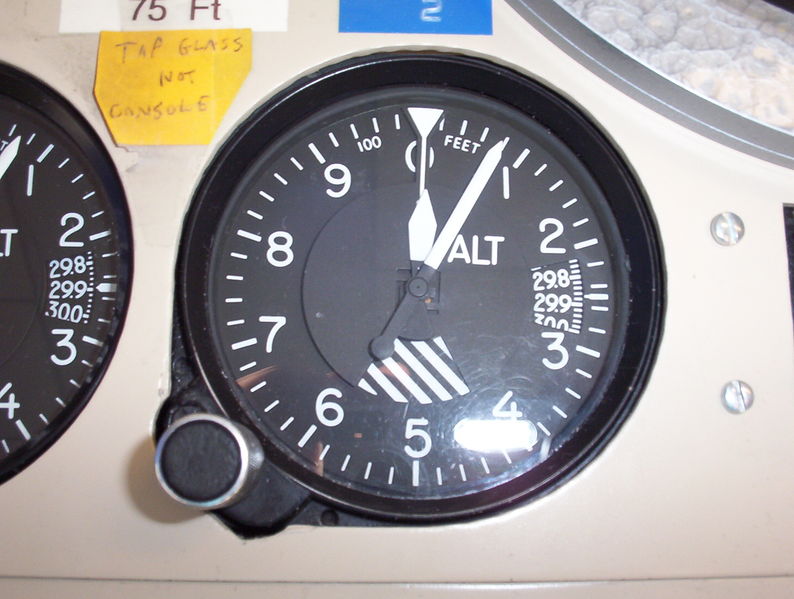 Soubor:Aircraft altimeter.JPG