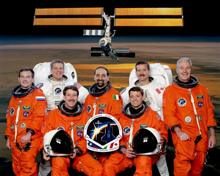 Soubor:STS-100 crew.jpg