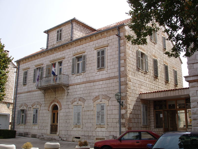 Soubor:County Hall Imotski.JPG