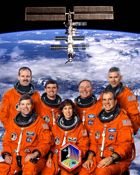 Soubor:STS-110 crew.jpg