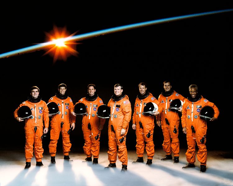 Soubor:Sts-39 crew.jpg