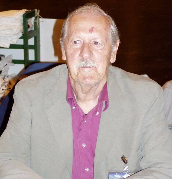 Soubor:Brian Aldiss 2005.JPG