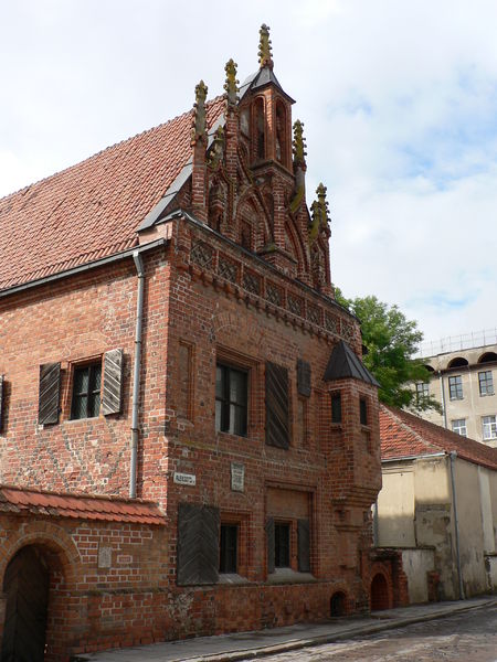 Soubor:House of Perkūnas, Kaunas.jpg