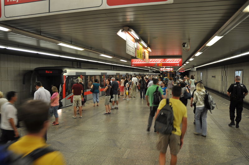 Soubor:2011-05-31-praha-metro-by-RalfR-05.jpg