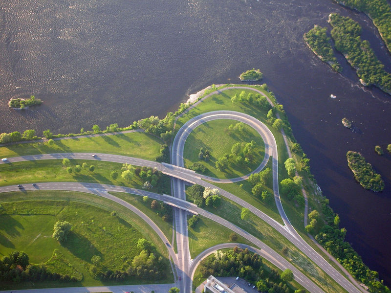 Soubor:Ottawa River Parkway interchange.jpg