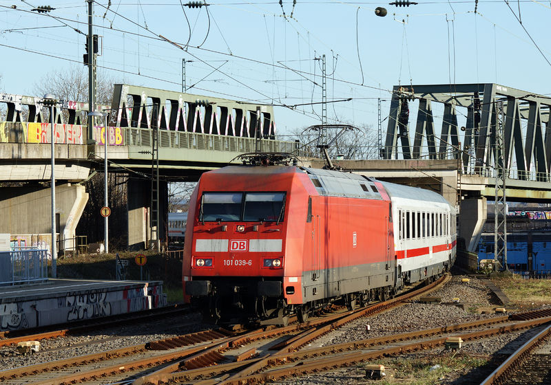 Soubor:101 039-6 Köln-Deutz 2015-12-26-02.JPG