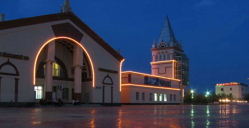 Soubor:Zamyn Uud station.jpg