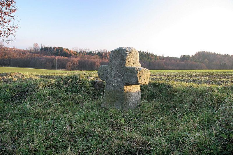 Soubor:Smírčí kříž u Hořiček.jpg