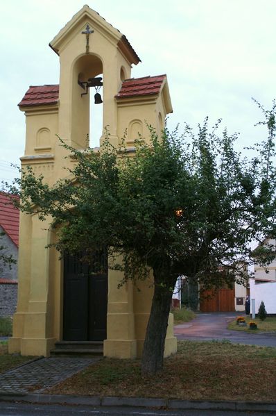 Soubor:Cerveny-Ujezd chapel.jpg