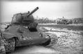 Советские танки Т-34 на улице населенного пункта на Керченском полуострове 2.jpg