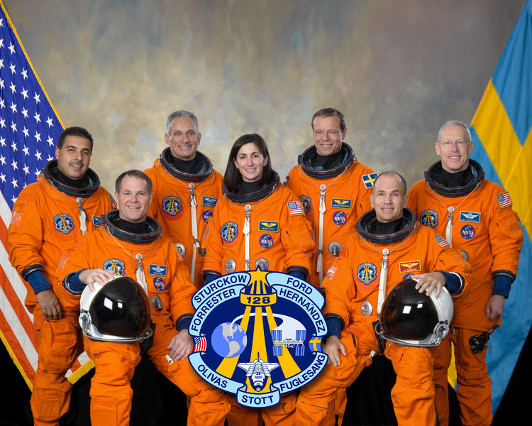 Soubor:STS-128 Crew Photo.jpg