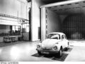 Bundesarchiv B 145 Bild-F038804-0023, Wolfsburg, Volkswagen, Klimawindkanal, VW Käfer.jpg