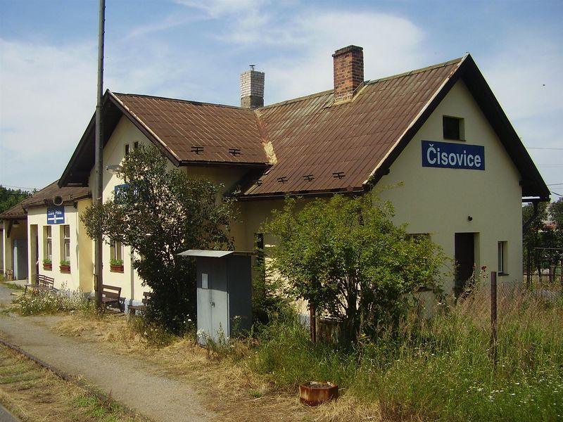 Soubor:Cisovice-nadrazi.jpg