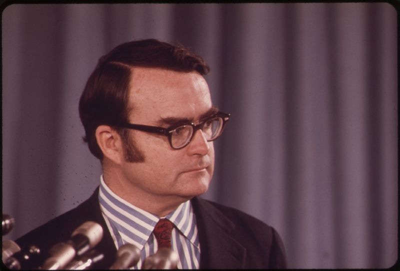 Soubor:William-ruckelshaus-first-administrator-of-epa-may-1972 7006937562 o.jpg