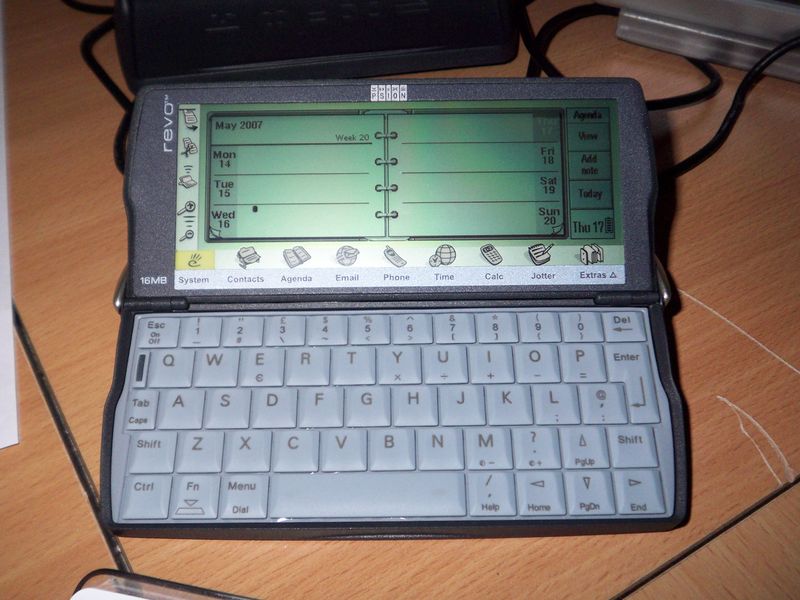 Soubor:Psion Revo 16 Flickr.jpg