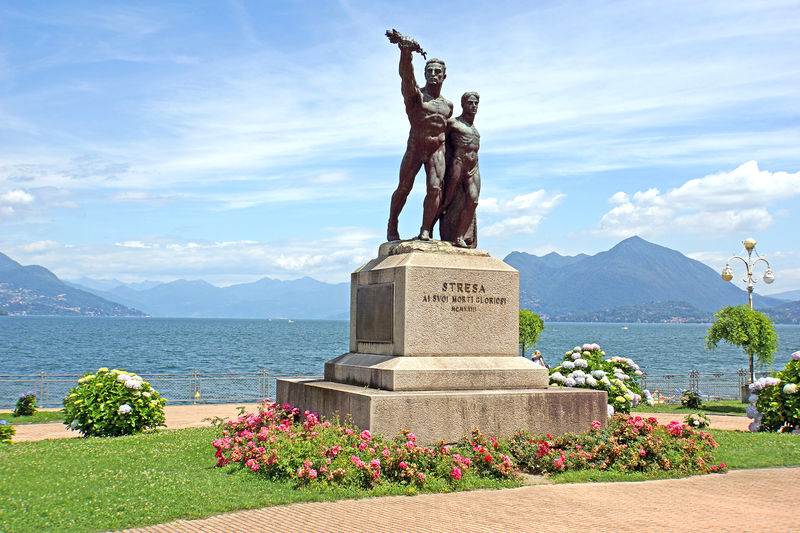 Soubor:Italy-01948-War memorial-Flickr.jpg