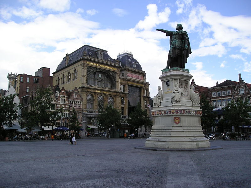 Soubor:Vrijdagmarkt.JPG