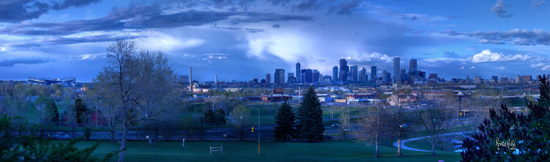 Soubor:Nearly Dark Denver Flickr.jpg