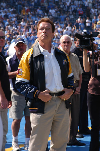 Soubor:Arnold Schwarzenegger 071028-N-7206K-004 0XZWI.jpg